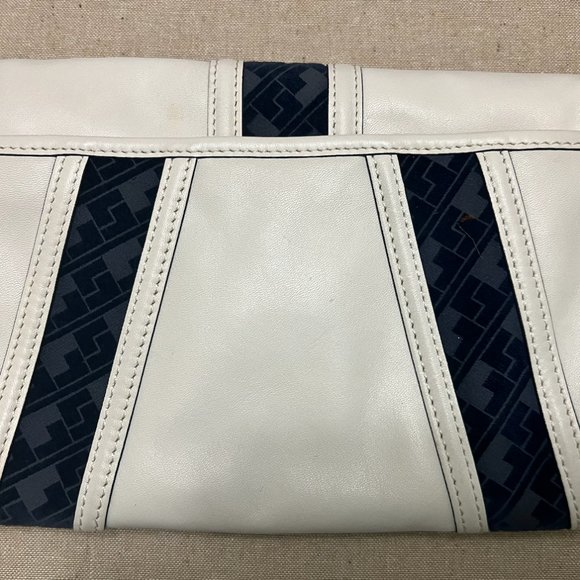 L.A.M.B. Clutch - Picture 6 of 9